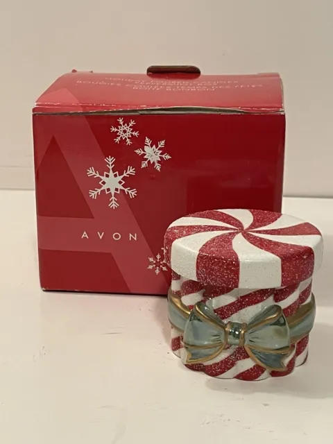 2004 New Avon Holiday Poured Candle Round Peppermint Box Christmas New in Box