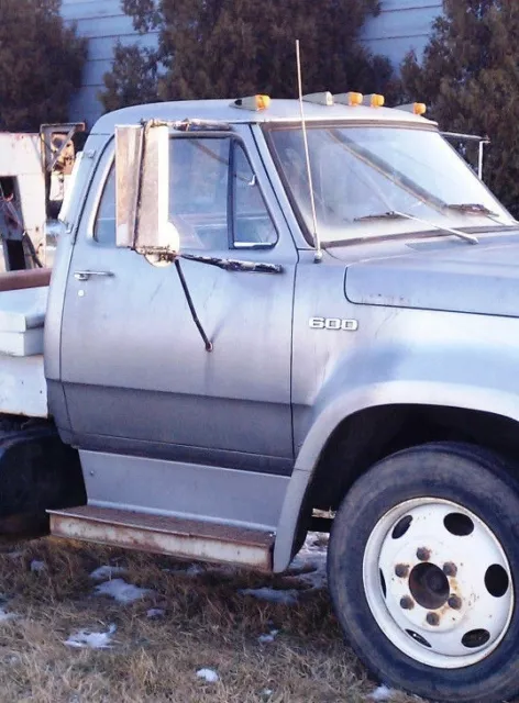 1975 D600 - This Listing Is For 1 Front Lug Nut Only - 75 D-600 Parting Out