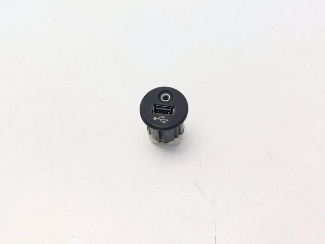 Nissan Qashqai J10 2012 Usb Aux In Strombuchse Anschlussklemme