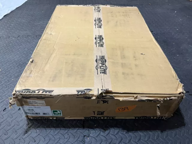 NEW SEALED Tripp Lite B021-000-19-HD 19" LCD Rack Console