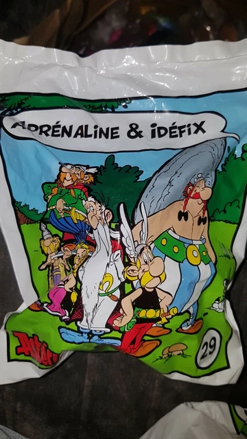 Lot 2 Figurines Astérix Et Obélix Avec Idéfix En Résine Dorée - édition Limitée Collectoys