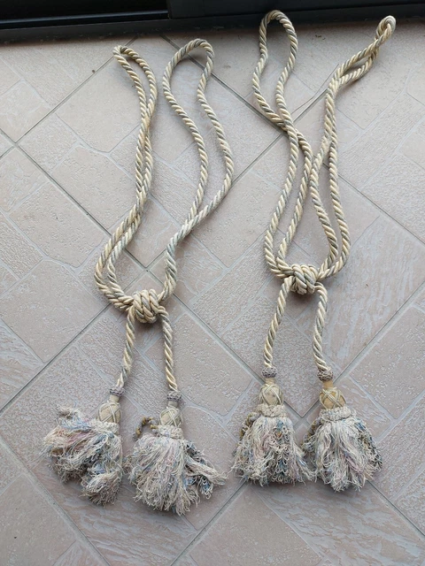 ANCIENNE PAIRE D'EMBRASSES de rideaux PASSEMENTERIE ANCIENNE et POMPONS XIXe