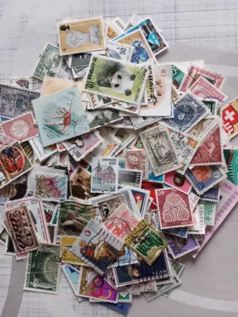 Superbe Lot  De 1000 Beaux Timbres Differents  Du Monde.