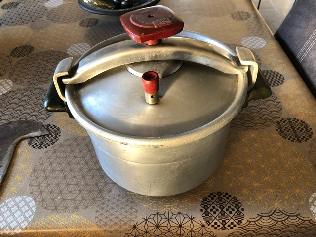 ANCIENNE COCOTTE MINUTE SEB 8l EUR 20,00 - FR