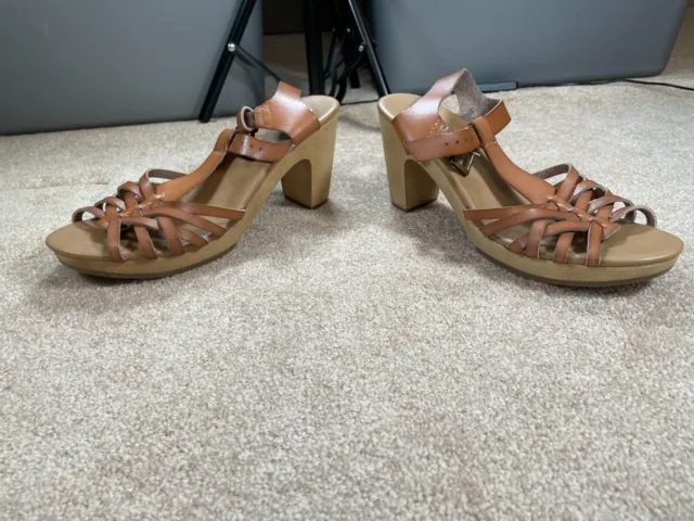 Old Navy women's woven clog sandals, Nude,buckle straps size 9, 3 " heels