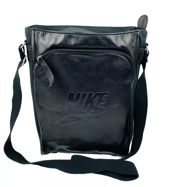 NUOVA BORSA A tracolla vintage NIKE Heritage HSI in finta pelle ritratto BA2367 nera EUR 77 03 PicClick IT