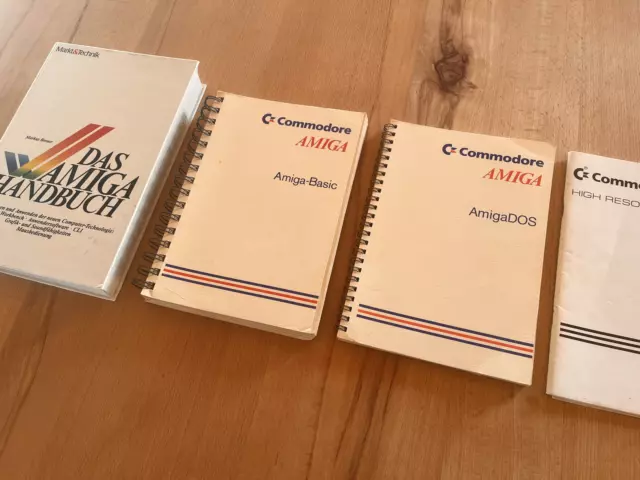 originale (Hand-) Bücher zum Amiga 1000 und 1084