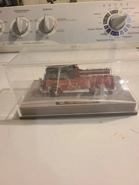 Fire Replicas 1:50 Scale Chicago Fire Department 1952 Autocar Squad 6