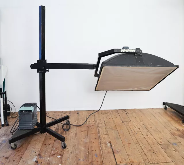 Broncolor HazyLight  including flash head (Pulso) and counter reflector