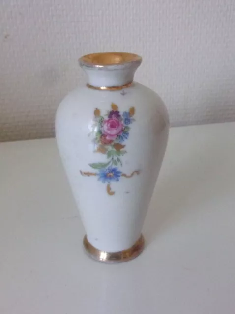 Vase en Porcelaine de Limoges Décor Petites Fleurs Roses intérieur doré 