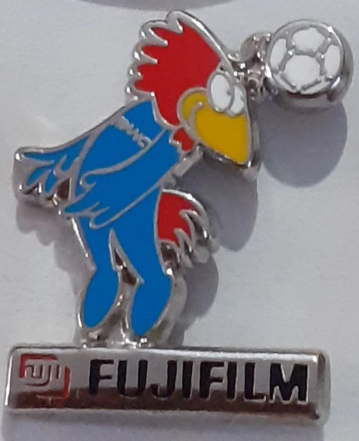 PIN'S FOOT / FRANCE 98 / FOOTIX EN RELIEF / ARTHUS BERTRAND / SUPERBE