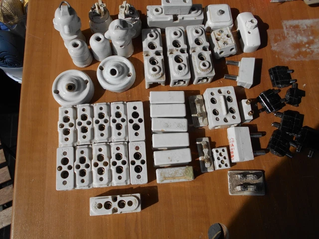 Lot De 17 Fusibles Porcelaine – Style 1900, D'occasion Mais Fonctionnels