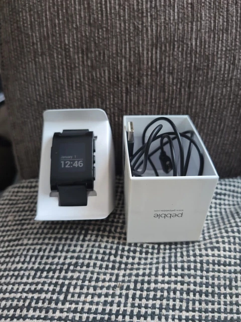 PEBBLE CLASSIC JET Black Case Silicone Rubber Black Classic Buckle
