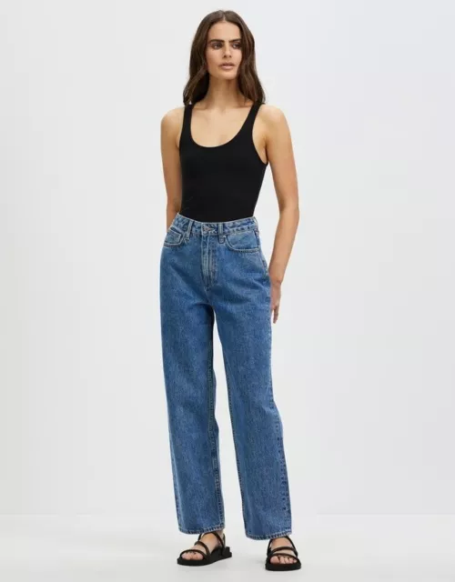 Country Road Vintage High Waisted Jeans in Medium Blue wash