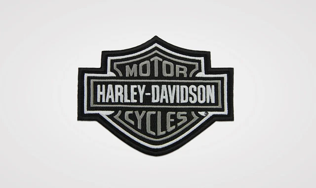 Toppa Harley-Davidson 5,6"" Bar & Shield B&W patch 14,22x11,63 cm nero grigio