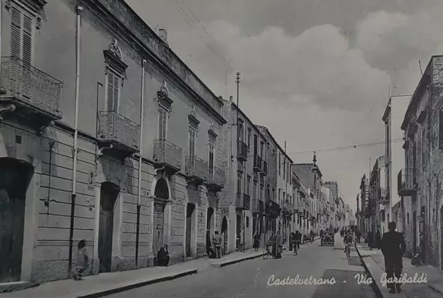 CASTELVETRANO ( TRAPANI) Via Garibaldi , no vg anni 50 f.g. ANIMATA e Bella