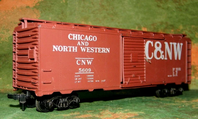 Athearn 50' Boxcar ~ CHICAGO & NORTH WESTERN ~ Rd# CNW 5609 - HO