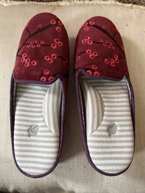 Womens Acorn Slide Slippers Size 6.5/7 Maroon W/Red Blossom Gray White Stripe