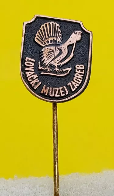 ARCHERY, SHOOTING, Hunter Jager - Hunting museum Zagreb Croatia, vintage pin !