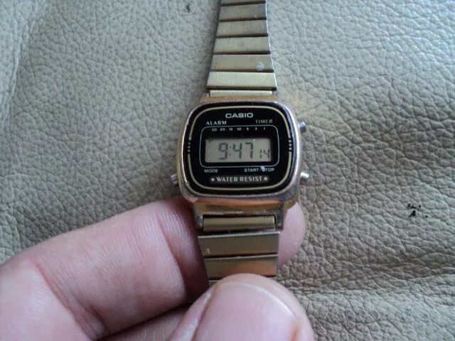 Damen Retro Casio Digitaluhr, silberfarben, Modell 3191 funktionsfähig