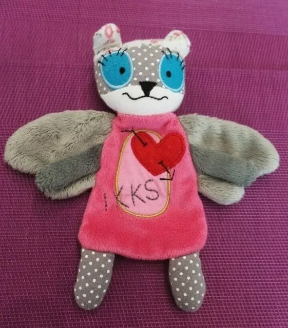 S9 / doudou chauve souris plat gris rose coeur rouge IKKS