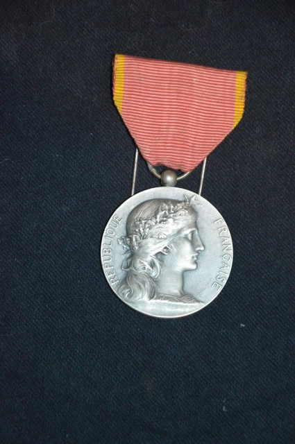 ANCIENNE MEDAILLE MILITAIRE 1870 1871 societe de secours aux blesses