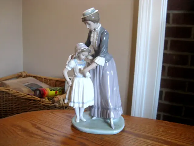 Lladro Spain SOLACE #5142 Mother Consoling a Girl Child 10 1/2" Figurine 1982