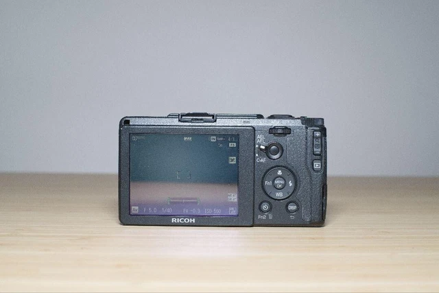 RICOH GR II Digital Camera 16.2MP Wireless Flash Built-In Wifi CMOS-Sensor / Box 3