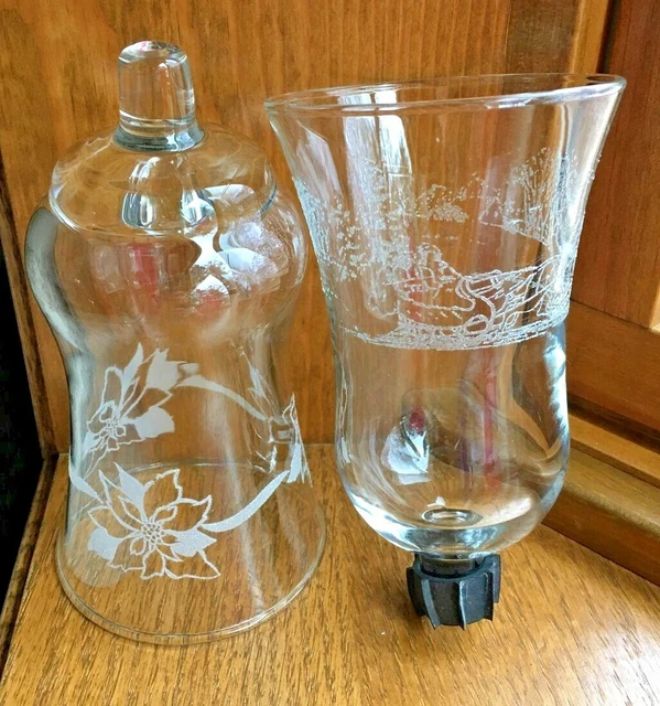 2 HOMCO Christmas Poinsettia Horse Carriage PEG Votive Cup Candle Holders Clear
