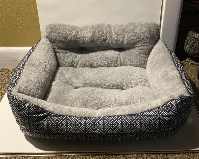 Vibrant Life Lounger Pet Bed Small 21” X 17”