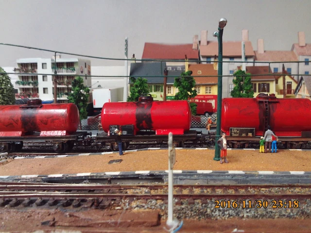 Lot De 11 Citernes Jouef HO – Wagons De Train Miniatures – Occasion