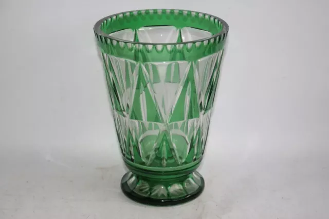 Vase en cristal taillé vert Val St Lambert (57253)
