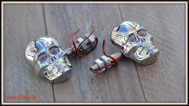 1 paire de Clignotants Visage Skull Chrome ( moto leonart daytona spyder harley 3