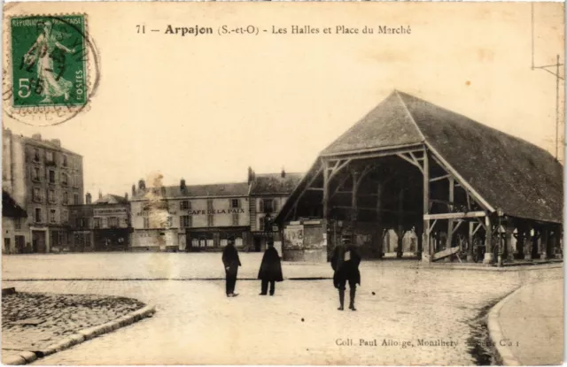 CPA Arpajon Les Halles et Place du Marche (1362008)