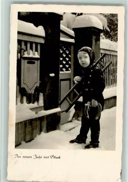 11029748 - Kind mit Hufeisen, Neujahr Foto 1940 AK Schornsteinfeger