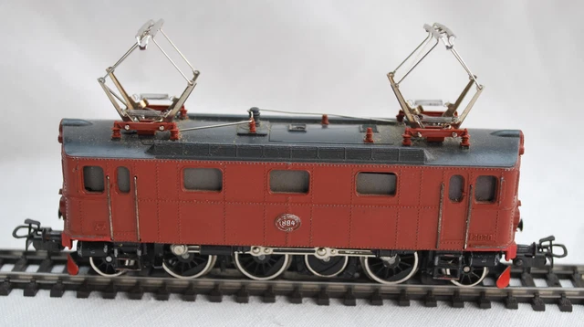 LOCOMOTIVE ELECTRIQUE DE la SNCF - 2D2 5542 "femme enceinte - Hornby