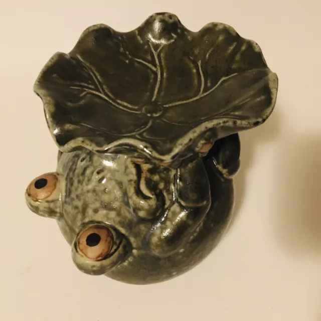 Pottery Frog Holding Lily Pad Soap Dish Green Stoneware Kitschy Whimsical