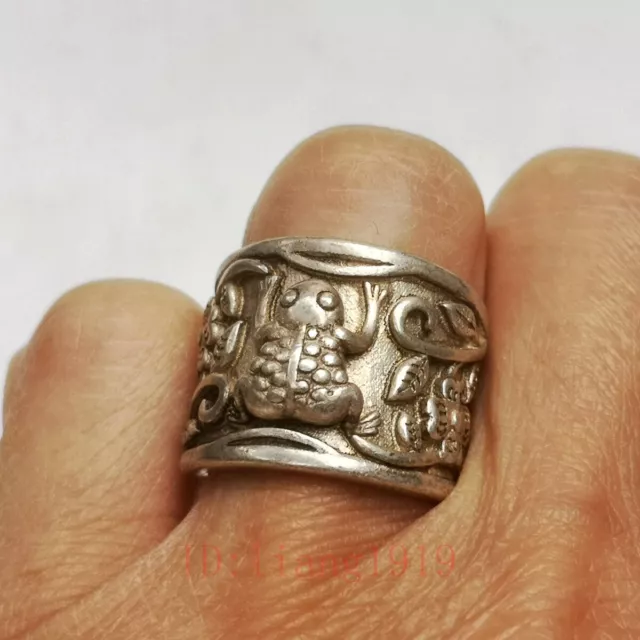 Collection Old China Tibet Silver Carving Lovely Frog  Statue Ring Decoration