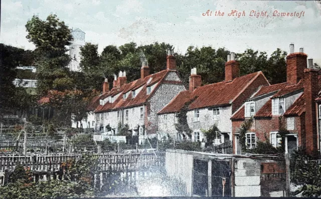 ANTIQUE POSTCARD, LOWESTOFT,  At the High Light.