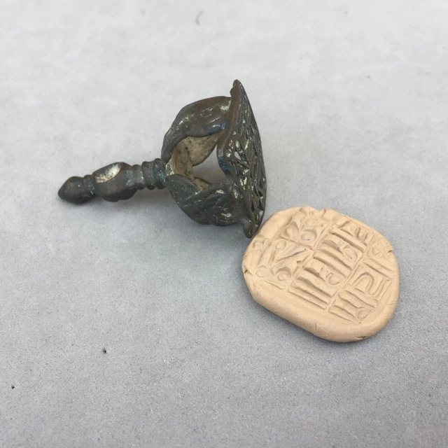 "Antiguo sello de bronce hindú chhapas sello de nudo devocional motivo de nudo 1 3/4"