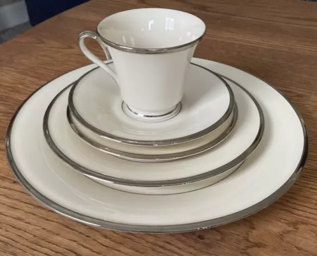 Lenox Solitaire Fine China 5 Piece Place Setting Ivory with Platinum Rim EUC
