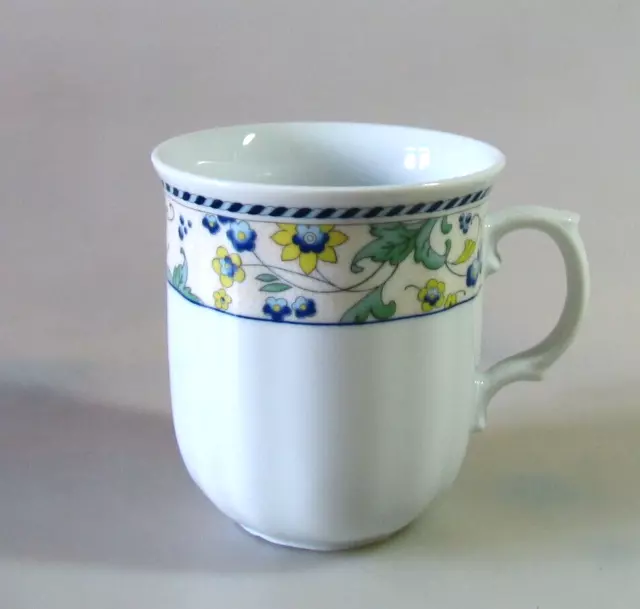 TCM Tchibo Ingres weiss Marienbad Becher m. Henkel Kaffeebecher blau gelb Blumen