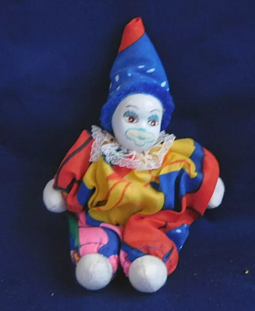 ( P 13 ) Clown, Porzellan Kopf, Körper mit Sand gefüllt,ca. 15 cm groß