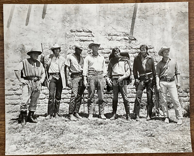 GUNS OF THE MAGNIFICENT SEVEN Original Movie Photo Candid On Set