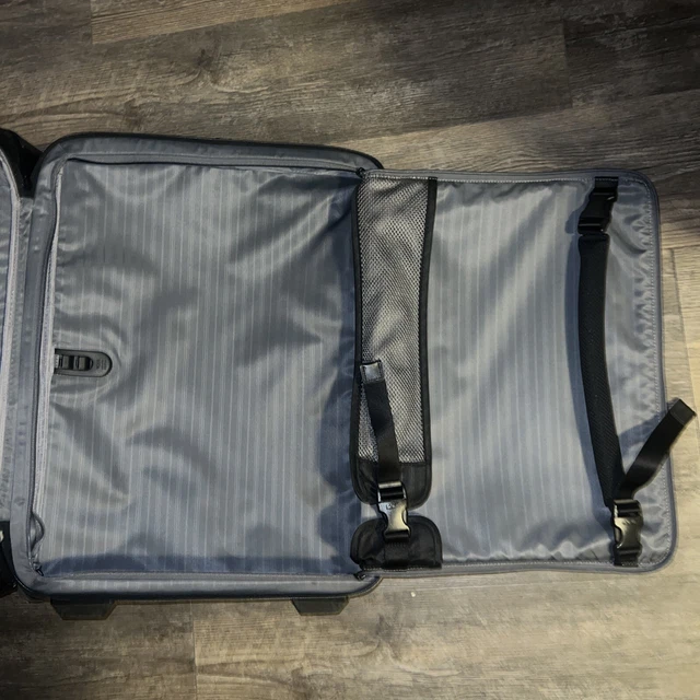 Tumi Alpha 2 Black International Expandable 2 Wheeled Carry-on - 22020D2 READ 10