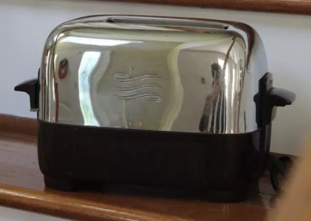 https://www.picclickimg.com/INoAAOSwur9lHxdj/Vintage-GE-General-Electric-Chrome-Pop-Up-Toaster.webp