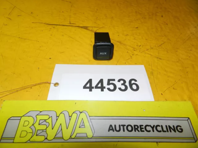 AUX Stecker  Audi A3 8P7 2,0 TDI Cabrio 8J0035475 Baujahr:2009   Nr.44536