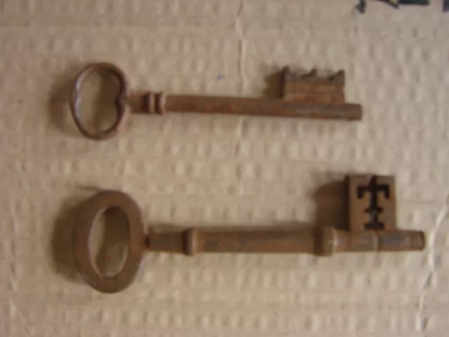 (4) 2 Large Old Iron Antique Skeleton Keys 18Th/19Th Century 10.5 Cm Long L@@@K