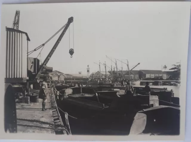 Photo Ancienne Vintage Snapshot Port Docks Bateau Boat Marchandise Goods Harbor