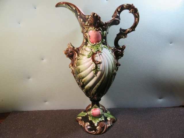 Ceramic neck Art Nouveau majolica austira JBD, Julius Dressler JBD Austrian